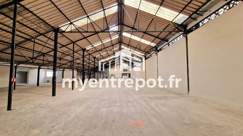 Local d’activités dans Marseille à louer - Photo de l’immeuble – Image 2 sur 8