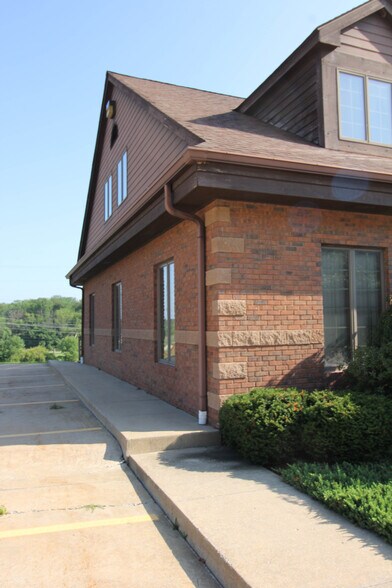 291 N Cleveland Massillon Rd, Akron, OH à vendre - Photo de l’immeuble – Image 2 sur 19