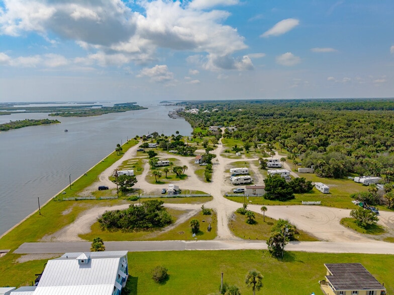 298 H H Burch Rd, Oak Hill, FL à vendre - Photo principale – Image 1 sur 10