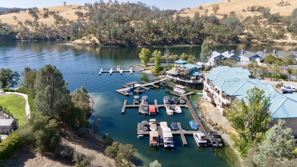 6603 Lake Tulloch Pl, Copperopolis, CA à vendre - Photo de l’immeuble – Image 2 sur 22