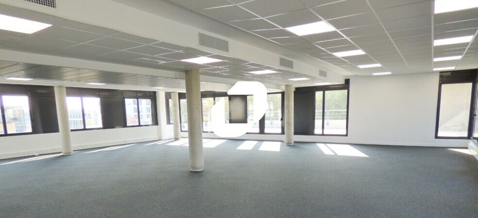 Bureau dans Champs-sur-Marne à vendre - Photo de l’immeuble – Image 3 sur 4
