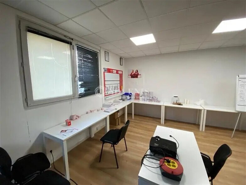 Bureau dans Créteil à louer - Photo de l’immeuble – Image 2 sur 10
