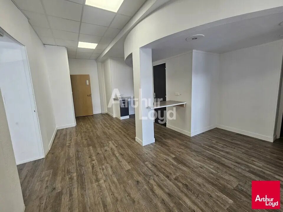 Bureau dans SAINT-BARTHELEMY-D'ANJOU à louer Photo intérieure– Image 1 sur 5