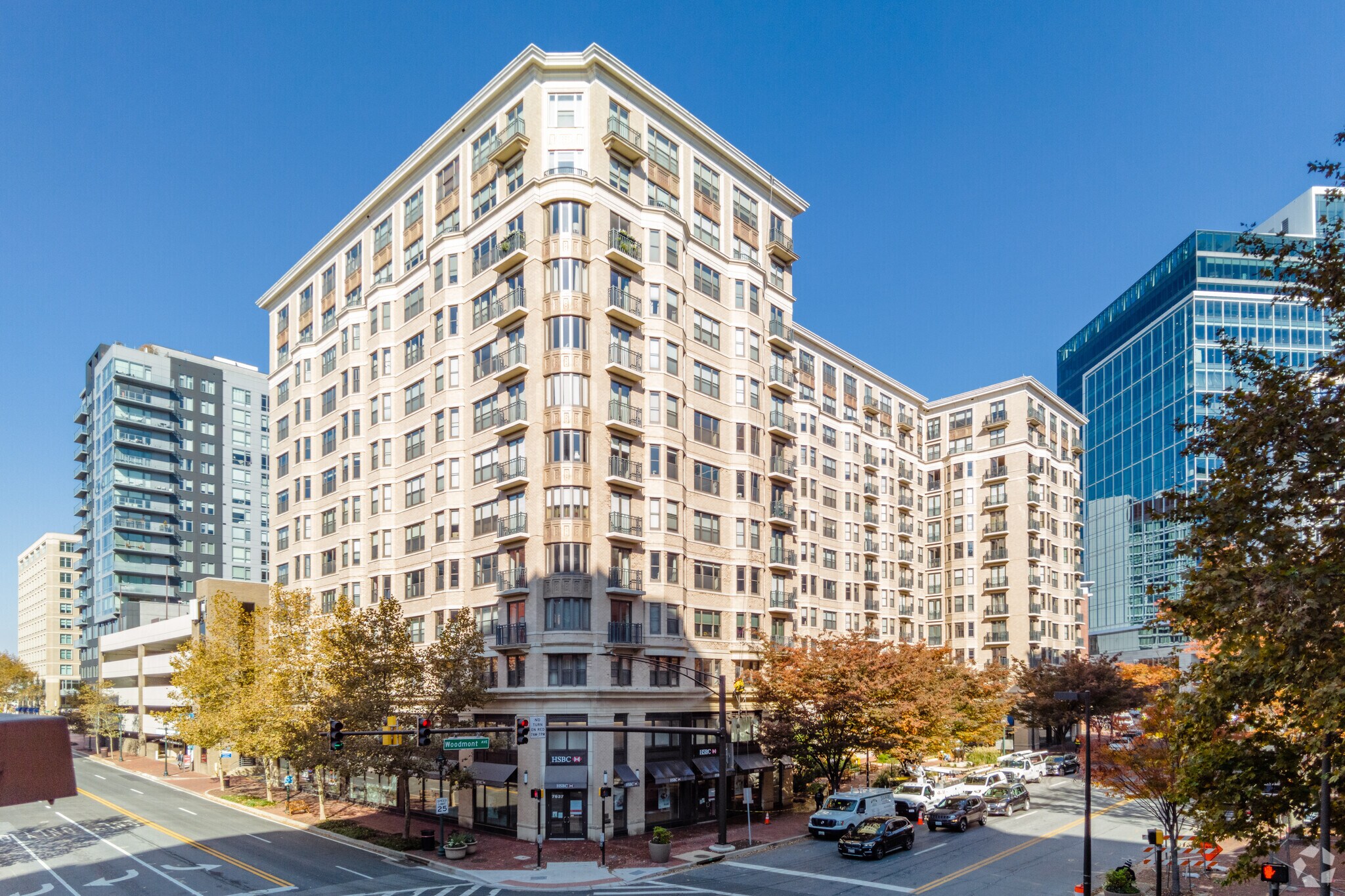 7710 Woodmont Ave, Bethesda, MD à louer Photo de l’immeuble– Image 1 sur 5