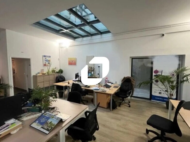 Bureau dans Gentilly à louer - Photo de l’immeuble – Image 2 sur 11