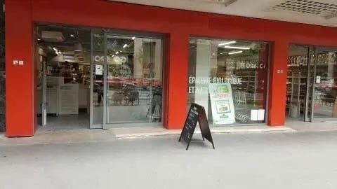 Plus de détails pour Local commercial à vendre