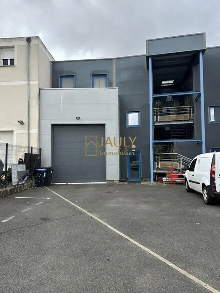 Local d'activités dans Mareuil-lès-Meaux à vendre - Photo de l’immeuble – Image 2 sur 15