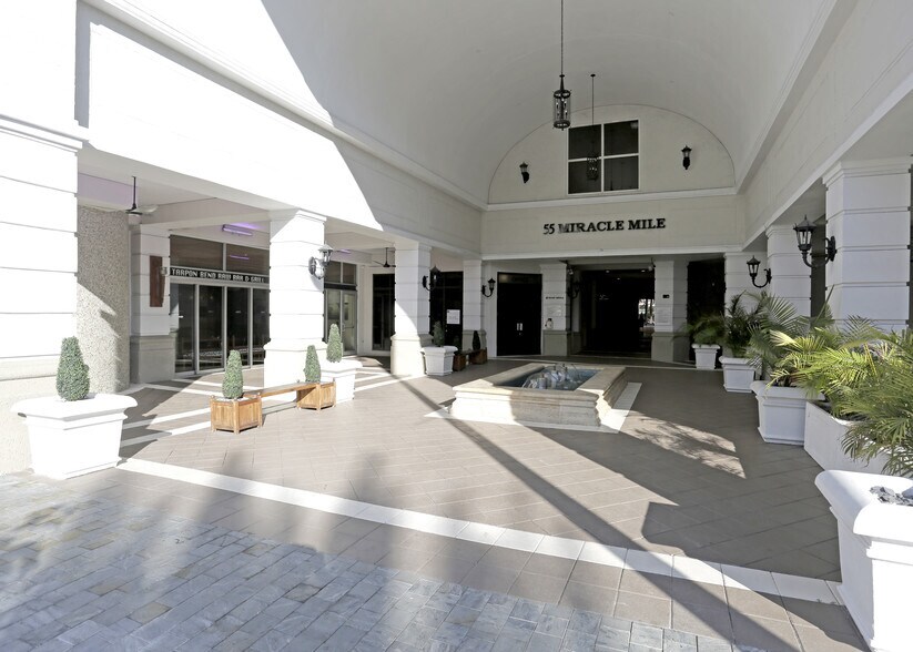55-67 Miracle Mile, Coral Gables, FL à louer - Photo de l’immeuble – Image 3 sur 10