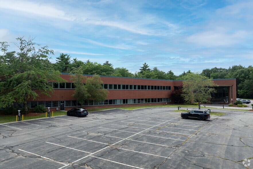 15 Constitution Dr, Bedford, NH à louer - Photo de l’immeuble – Image 3 sur 5