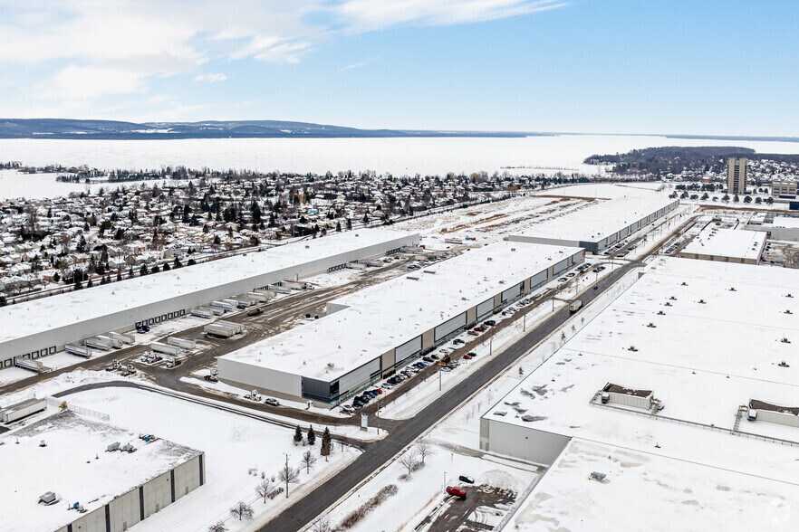 3801-3825 Rue F.-X.-Tessier, Vaudreuil-dorion, QC à louer - Aérien – Image 2 sur 7