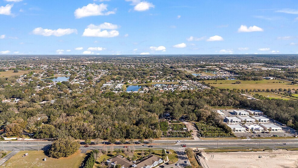 525 County Road 466, Lady Lake, FL à louer - Photo de l’immeuble – Image 3 sur 11