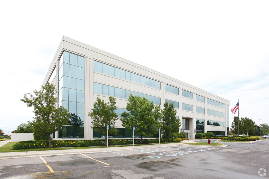 5440 Corporate Dr, Troy, MI à louer - Photo de l’immeuble – Image 3 sur 15