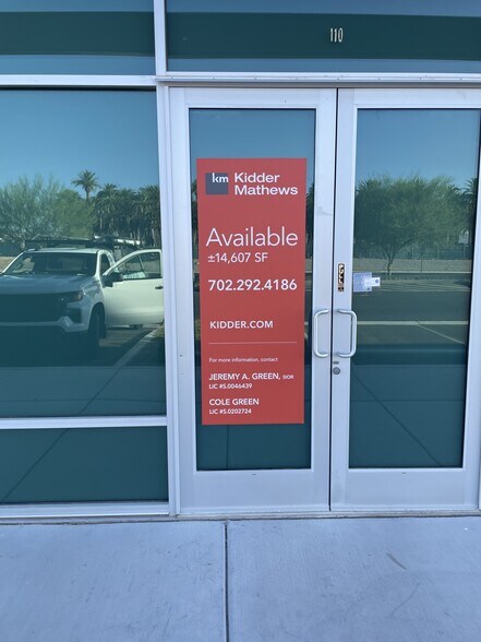 4670 W Silverado Ranch Blvd, Las Vegas, NV à louer - Photo de l’immeuble – Image 2 sur 15