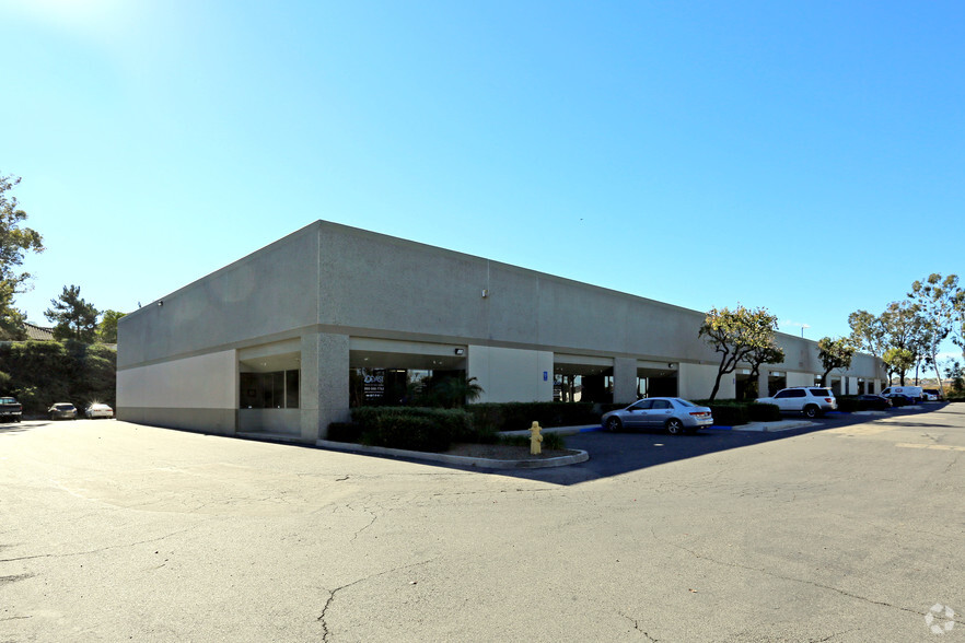 2221 Las Palmas Dr, Carlsbad, CA à louer - Photo de l’immeuble – Image 1 sur 3