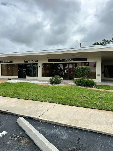 2811 Tamiami Trl, Port Charlotte, FL à louer - Photo de l’immeuble – Image 1 sur 8