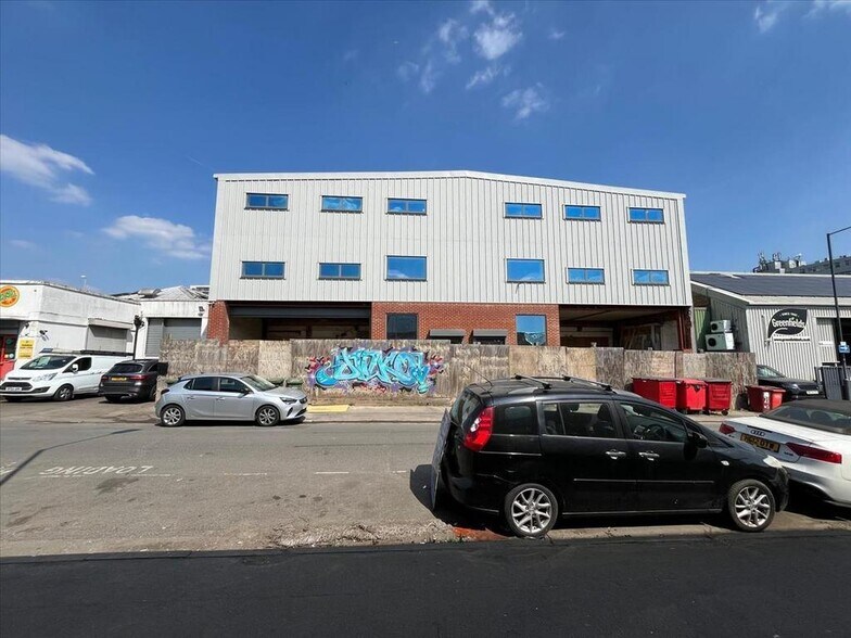 265 Water Rd, Wembley à vendre - Photo de l’immeuble – Image 2 sur 2
