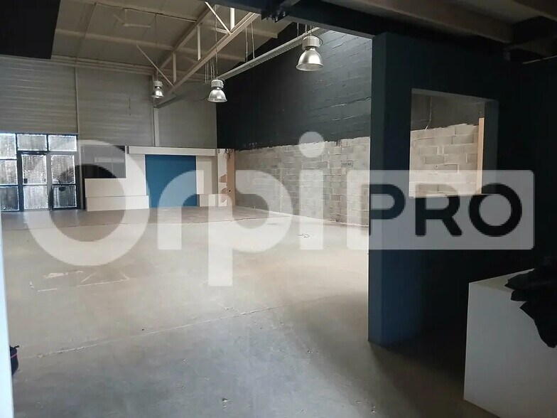 Local commercial dans Nîmes à louer - Photo intérieure – Image 2 sur 6