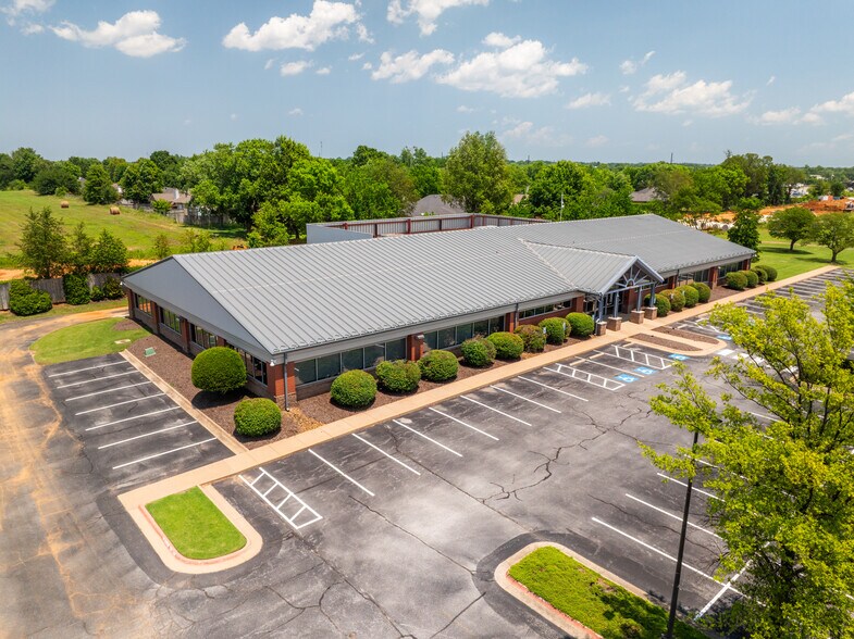 224 JB Hunt Corporate Dr, Lowell, AR à vendre - Photo de l’immeuble – Image 1 sur 8