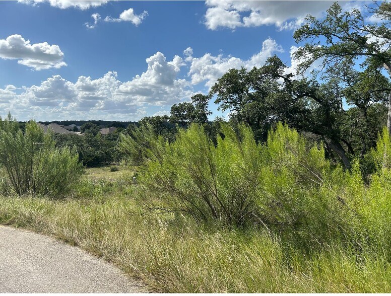 1728 Chardonnay, Canyon Lake, TX à vendre - Photo principale – Image 1 sur 12