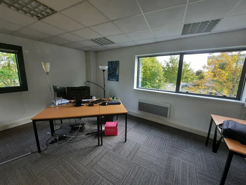 Bureau dans Bois-Guillaume à louer - Photo de l’immeuble – Image 3 sur 14