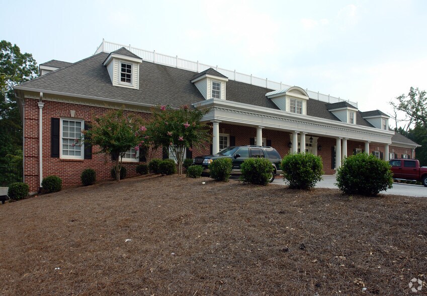 225 Country Club Dr, Stockbridge, GA à vendre - Photo de l’immeuble – Image 2 sur 10