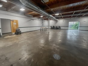 6130-6144 SE Foster Rd, Portland, OR à louer Photo intérieure– Image 2 sur 10