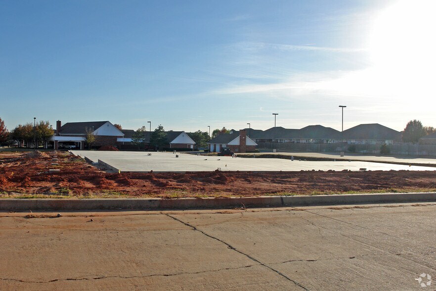 13325 N MacArthur Blvd, Oklahoma City, OK à louer - Photo de l’immeuble – Image 3 sur 7