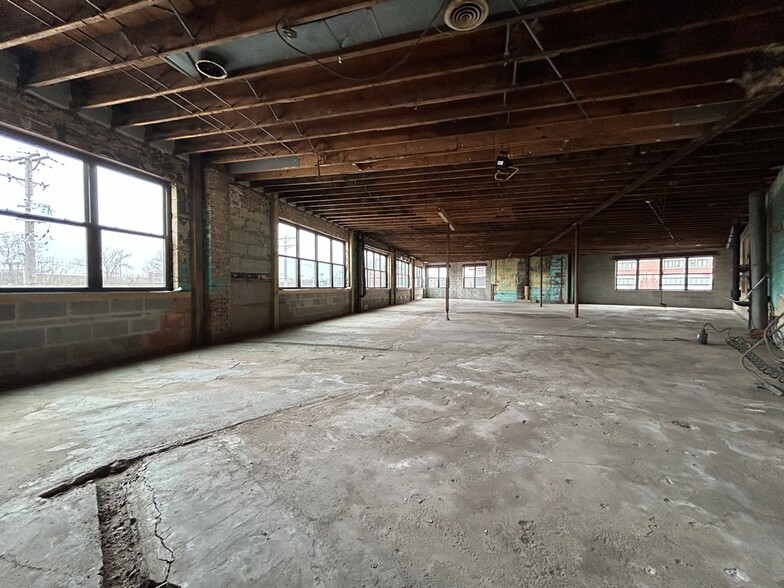 2461 W Grand Ave, Chicago, IL à louer - Photo de l’immeuble – Image 3 sur 8