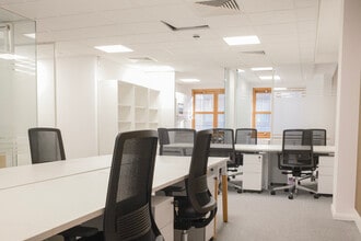 11-15 St Mary At Hl, Londres à louer Photo intérieure– Image 2 sur 4