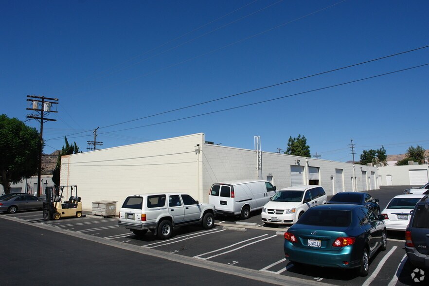 9840-9848 Owensmouth Ave, Chatsworth, CA à louer - Photo de l’immeuble – Image 3 sur 3