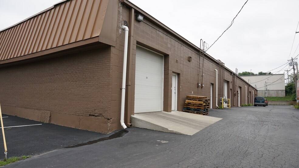 1600 S Noland Rd, Independence, MO à louer - Photo de l’immeuble – Image 2 sur 16