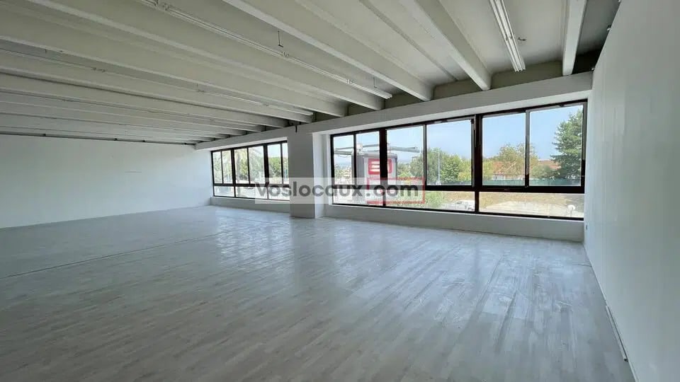 Bureau dans Villeneuve-Loubet à louer - Photo de l’immeuble – Image 3 sur 5