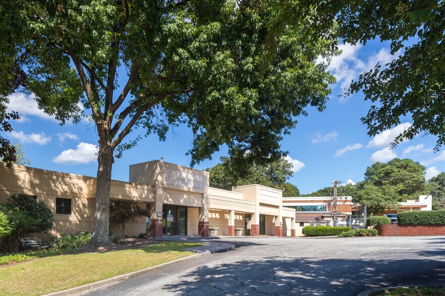 1940 Monroe Dr NE, Atlanta, GA à louer - Photo de l’immeuble – Image 3 sur 5
