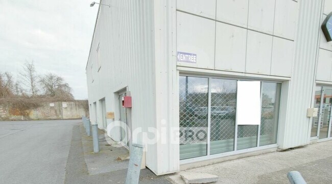Plus de détails pour Local commercial à louer
