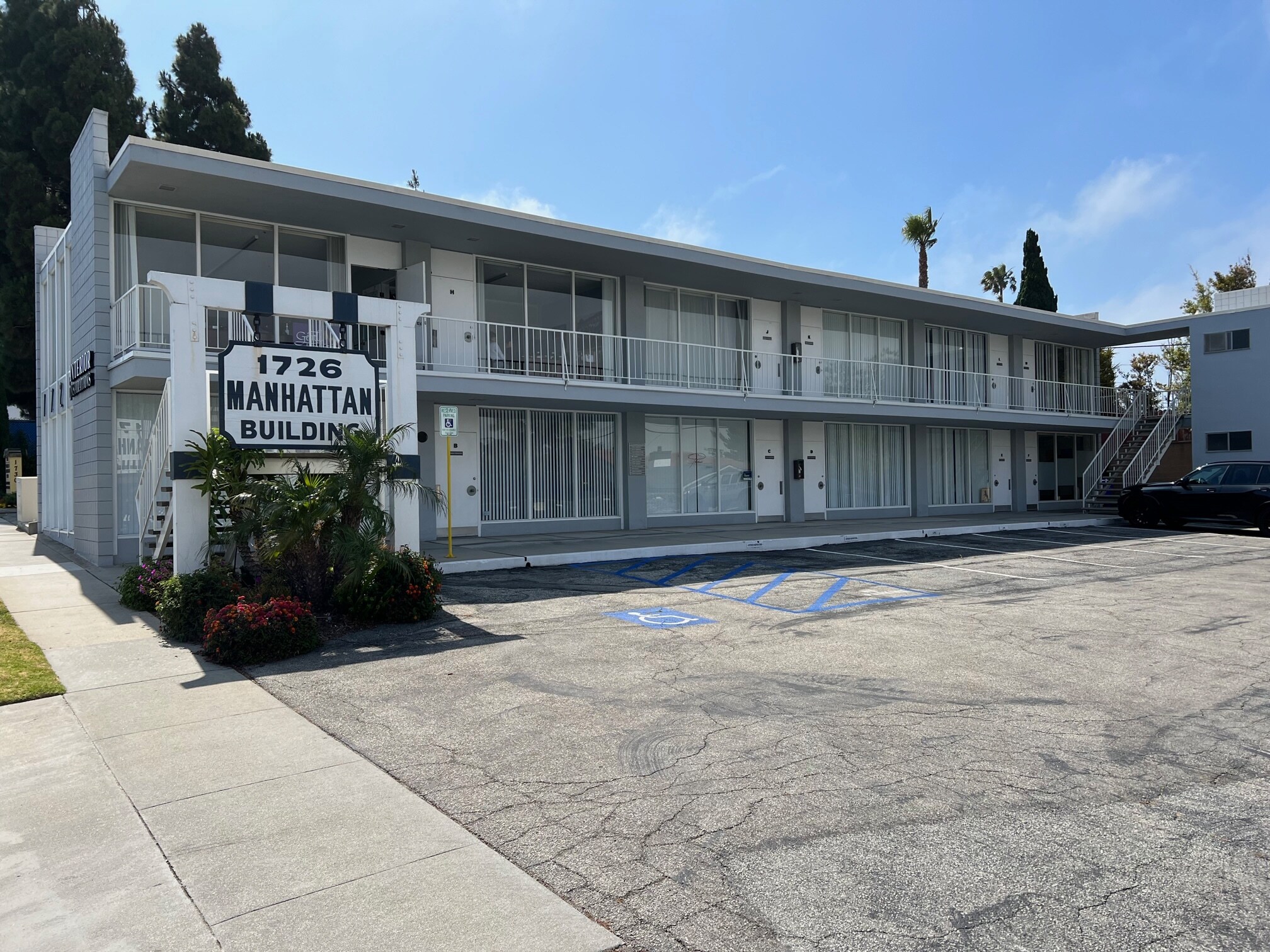 1726 Manhattan Beach Blvd, Manhattan Beach, CA à louer Photo de l’immeuble– Image 1 sur 9