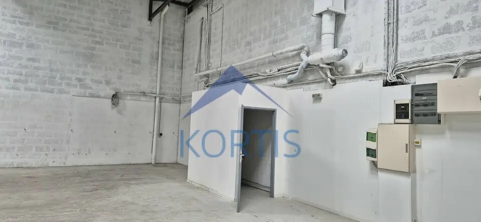 Local d'activités dans Saint-Priest à vendre - Photo de l’immeuble – Image 3 sur 9