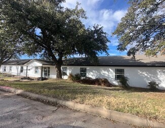 Plus de détails pour 1405 W Storey St, San Saba, TX - Santé à vendre