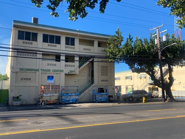 1001 Dillingham Blvd, Honolulu, HI à louer - Photo de l’immeuble – Image 2 sur 9