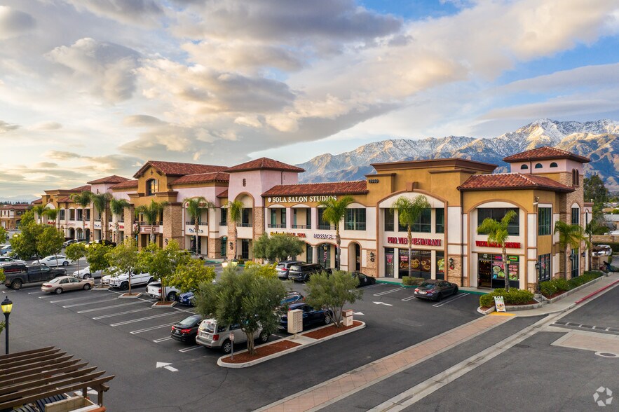 11940 Foothill Blvd, Rancho Cucamonga, CA à louer - Photo principale – Image 1 sur 3