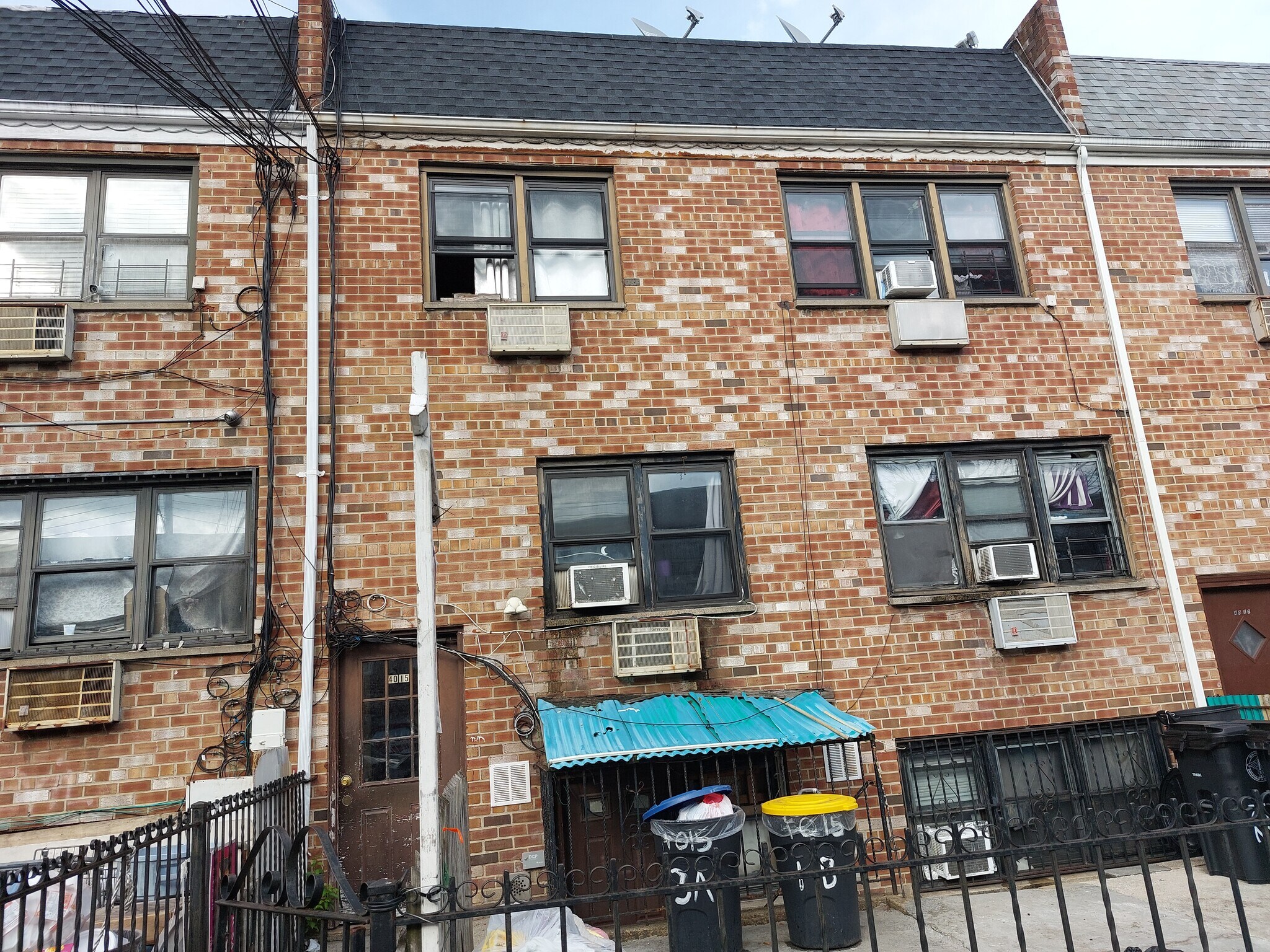 4015 102nd St, Corona, NY à vendre Photo de l’immeuble– Image 1 sur 12