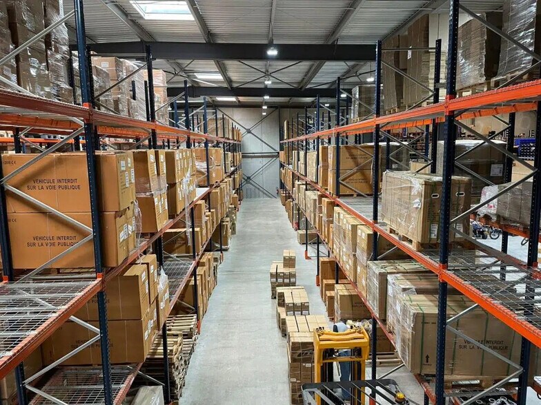 Local d’activités dans Fréjus à louer - Photo intérieure – Image 3 sur 9