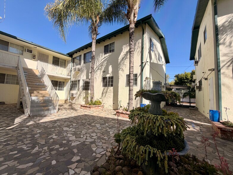 4824-4832 Hazeltine Ave, Sherman Oaks, CA à vendre - Photo de l’immeuble – Image 3 sur 8