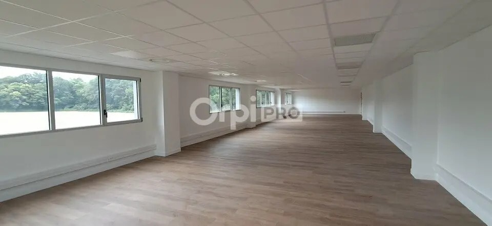 Local d’activités dans Pau à louer - Photo intérieure – Image 1 sur 11