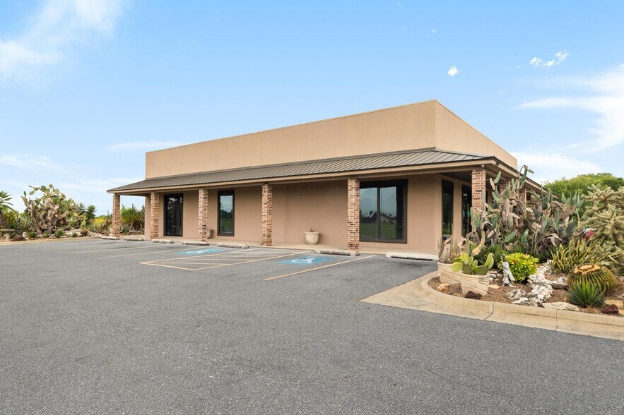 2489 W Business Highway 77, San Benito, TX à louer - Photo de l’immeuble – Image 1 sur 11