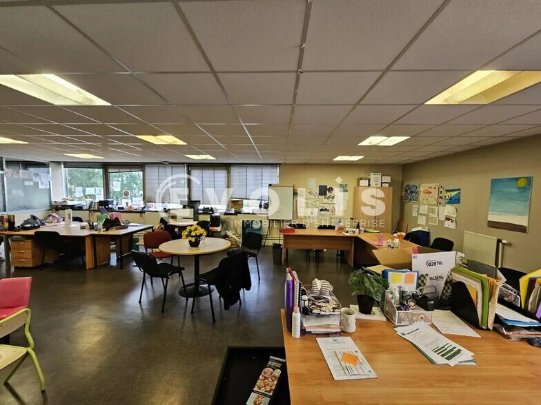 Bureau dans Cachan à louer - Photo de l’immeuble – Image 2 sur 14