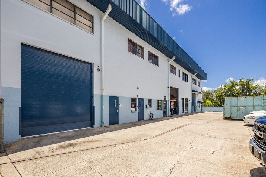Pupuole St Warehouses portefeuille de 2 biens à vendre sur LoopNet.fr - Photo de l’immeuble – Image 1 sur 33