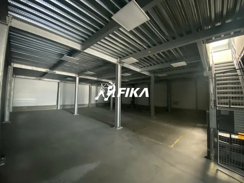 Local d’activités dans Saint-Jean à louer - Photo intérieure – Image 2 sur 12