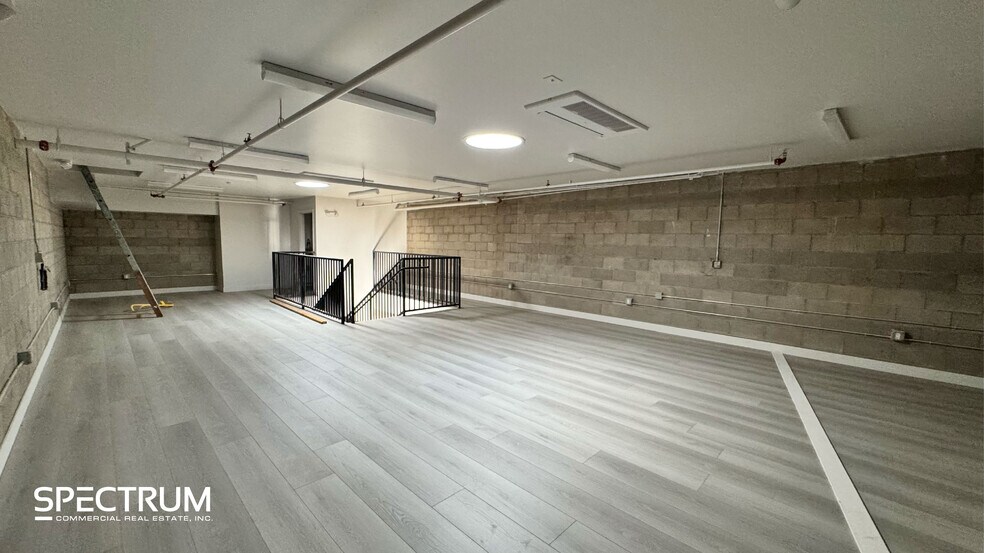 10505 Glenoaks Blvd, Pacoima, CA à louer - Photo de l’immeuble – Image 3 sur 10