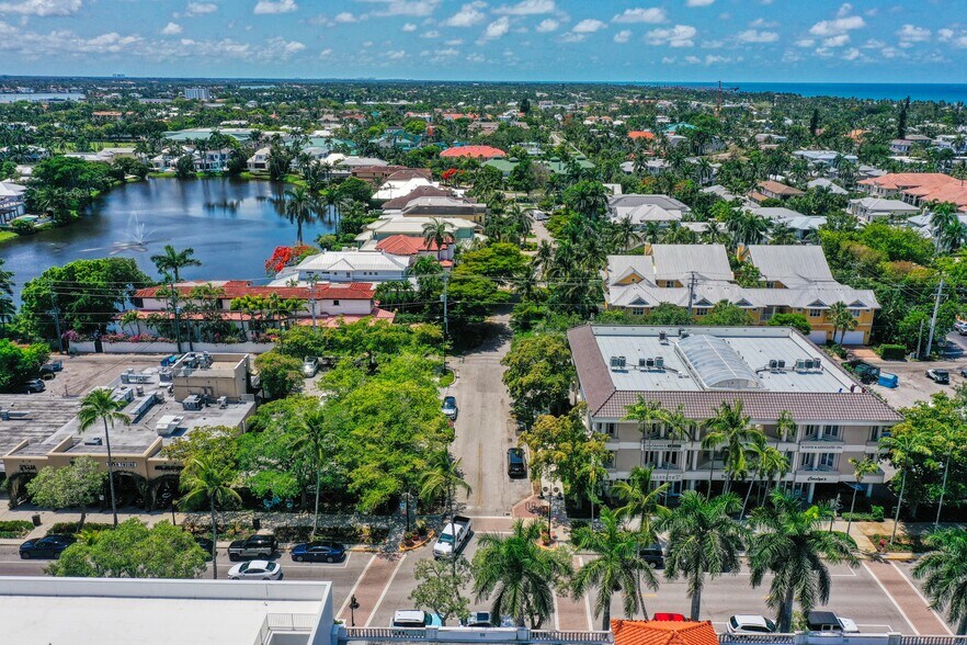 400 5th Ave S, Naples, FL à vendre - Photo de l’immeuble – Image 3 sur 14