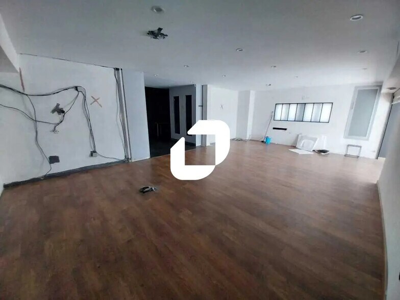 Industriel/Logistique dans Eysines à louer - Photo de l’immeuble – Image 1 sur 8